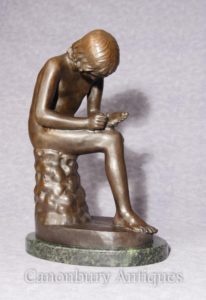 Italiano Statua di bronzo Spanario Classica Boy Thorn piede Figurine Signed