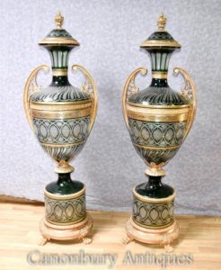 Coppia XL Impero Francese Vetro Tagliato Urne Vasi Architettonici