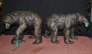 Paio di bronzo francese American Grizzly Bear Fountains Statue Salmone