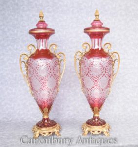 Coppia francese Impero Amphora vasi urne urna con coperchio di vetro