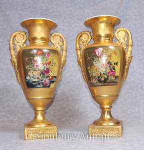 Pair Gold Dresden Porcellana Amphora Urns Vasi Spray floreali