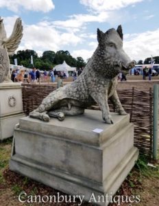 Cinghiale di pietra gigante sul maiale della statua del giardino di Plinth