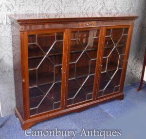 Libreria in mogano smaltato Hepplewhite Cabinet del 1890 circa
