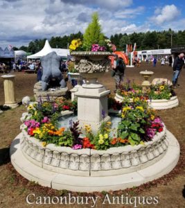 Ragley Garden Water Fountain con Urna sul Plinto