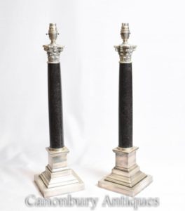 Coppia lampade da tavolo Corinthian Reggenza Luci targa d'argento