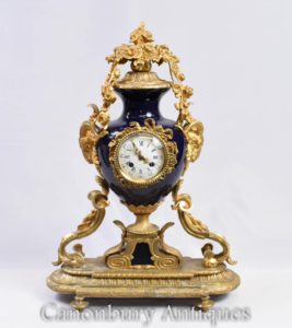 Orologio con manto in stile impero francese Orologio con ormolu e porcellana