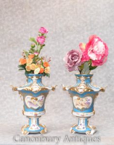 Coppia Paris Sevres Pot Pourri Urns Cherub Vases