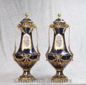 Coppia vasi in porcellana classica in porcellana francese Sevres