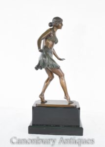 Figurina di danza egiziana della statua di Dancer Art Deco di Rieder