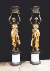 Coppia di fioriere italiane in bronzo femminile Torchiere XL
