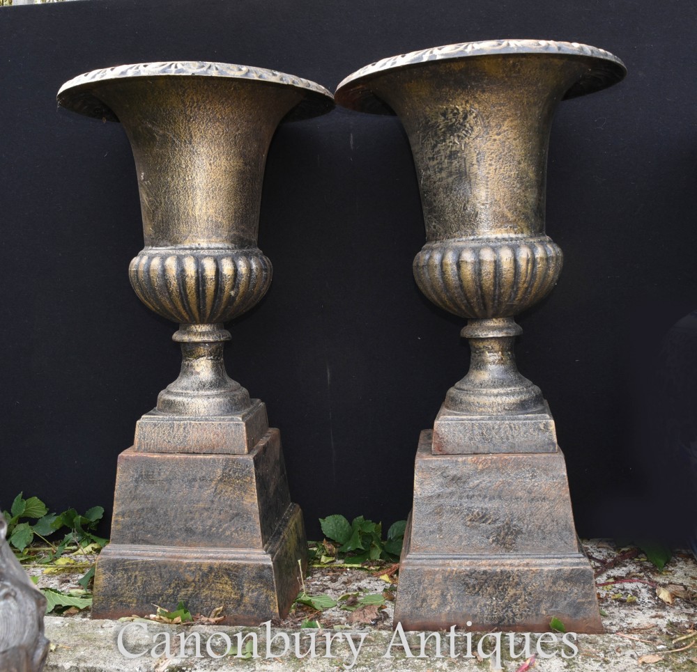 Coppia di urne da giardino in ghisa - vaso floreale a forma di campana