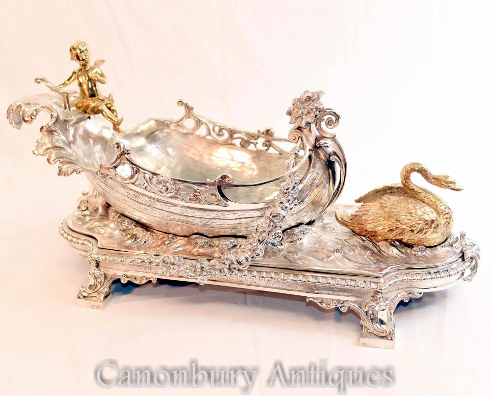 Centrotavola in argento di Giorgio II Cherubino Swan Boat