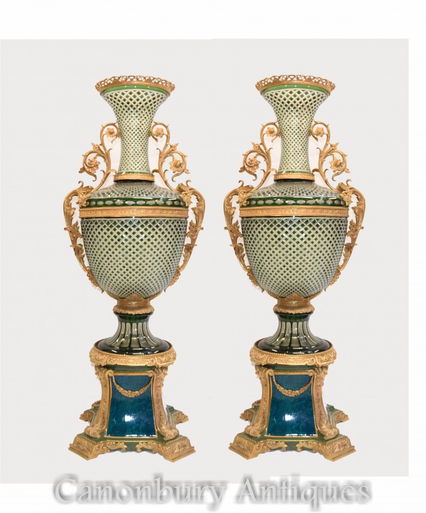 Coppia di vasi in vetro impero - urne monumentali con piedistallo dorato